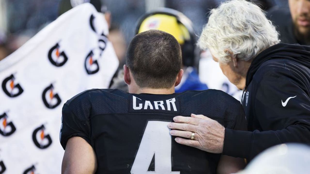 Oakland Raiders Players React to Derek Carr's Injury